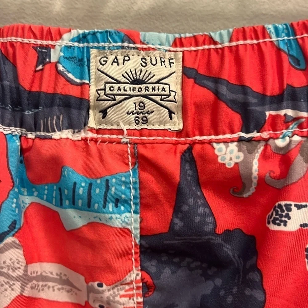 GAP - boys swim trunks, bathing suit.  Shark / fish print.  Size boys XL